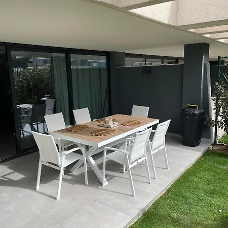 Oasis 325 Cronos Homes Szálloda