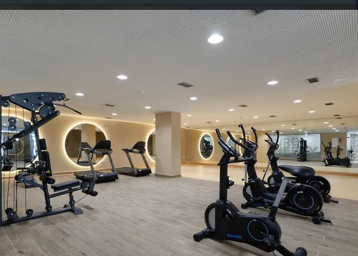 Готель Oasis 325 Cronos Homes Естепона