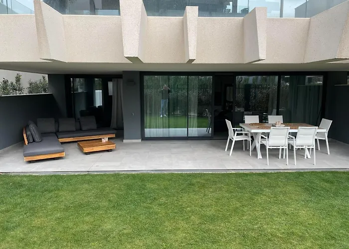 Готель Oasis 325 Cronos Homes Естепона