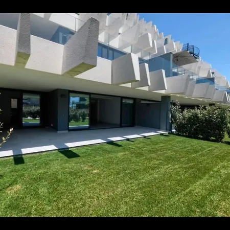 Oasis 325 Cronos Homes 호텔 *