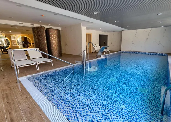 Oasis 325 Cronos Homes 호텔