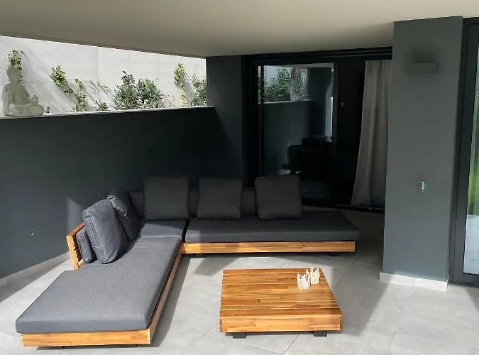 Oasis 325 Cronos Homes 호텔 에스테포나